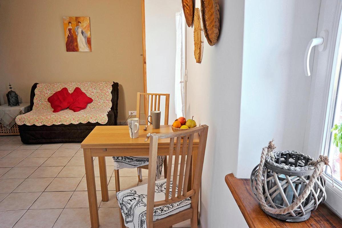 Bed And Breakfast La Maison De Nathalie Les Mayons Екстер'єр фото
